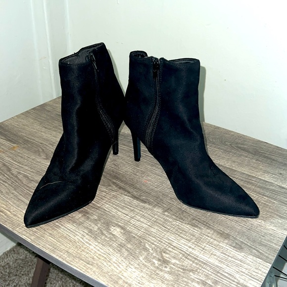 Rouge! Shoes - Rouge  Ready faux suede black booties, black size 9 zipper side 3 inch heel
